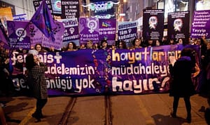metropoll-arastenmadan-carpirin-8-mart-anketi-turkiyede-bayanlar-VaumMDhW.jpg