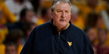 bob-huggins-sarhosun-suclamalarindan-sonra-bati-virginiadan-istifa-etti-lyKqNK8K.jpg