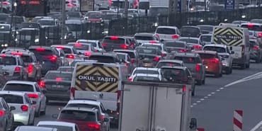 haftanin-son-mesai-gununde-istanbulda-trafik-yogunlugu-yuzde-83e-cikti-Qv8fMzXw.jpg